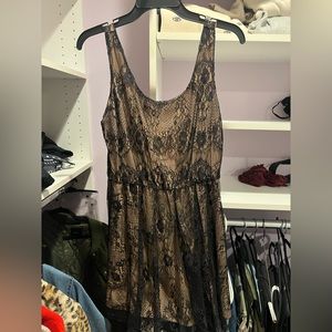 Black and Tan lace dress! Size medium. Perfect for date night!!